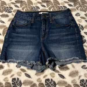 Adorable blue denim curvy high rise shorts!!